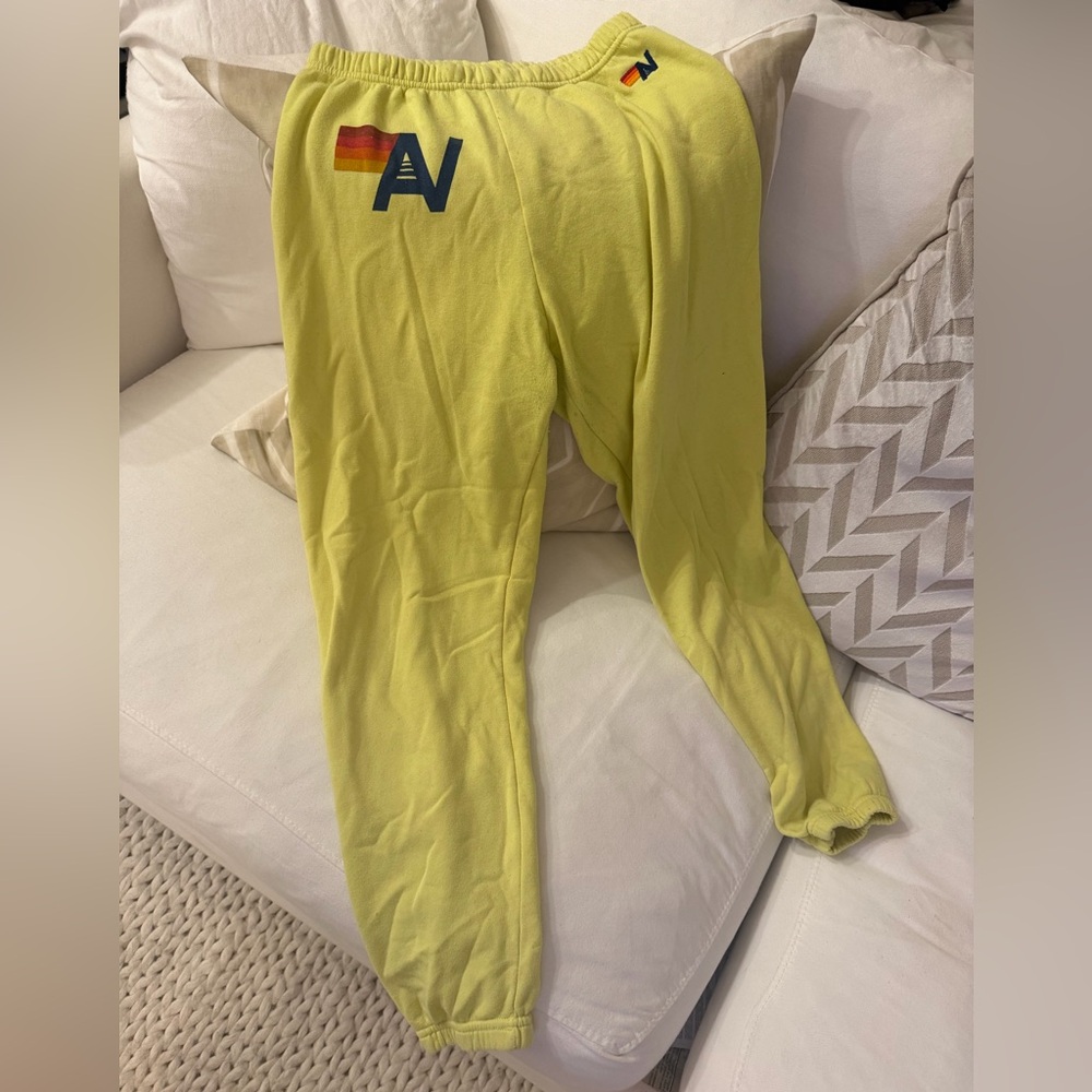 Aviator Nation WOMEN'S LOGO SWEATPANTS - NEON YELLOW